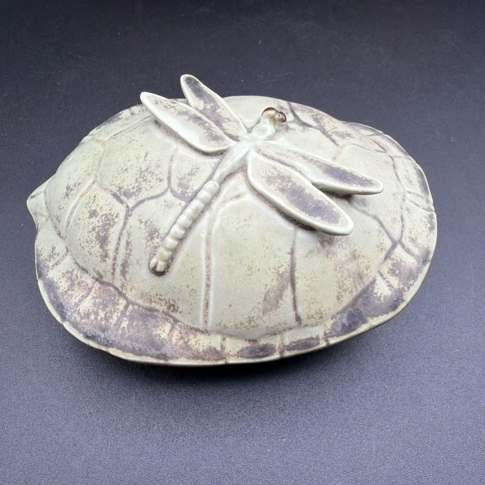 Studio Art Pottery Ceramic Turtle Shell Trinket Box With Butterfly Signed C Lee
